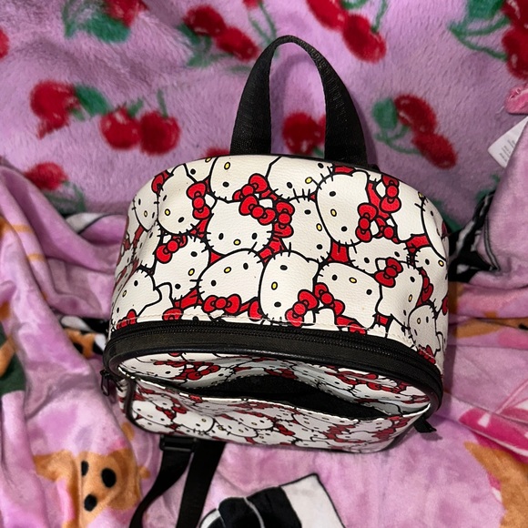 Hello Kitty Mini Backpack - Picture 4 of 5